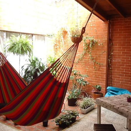 Iris Hostel Medellin Bagian luar foto
