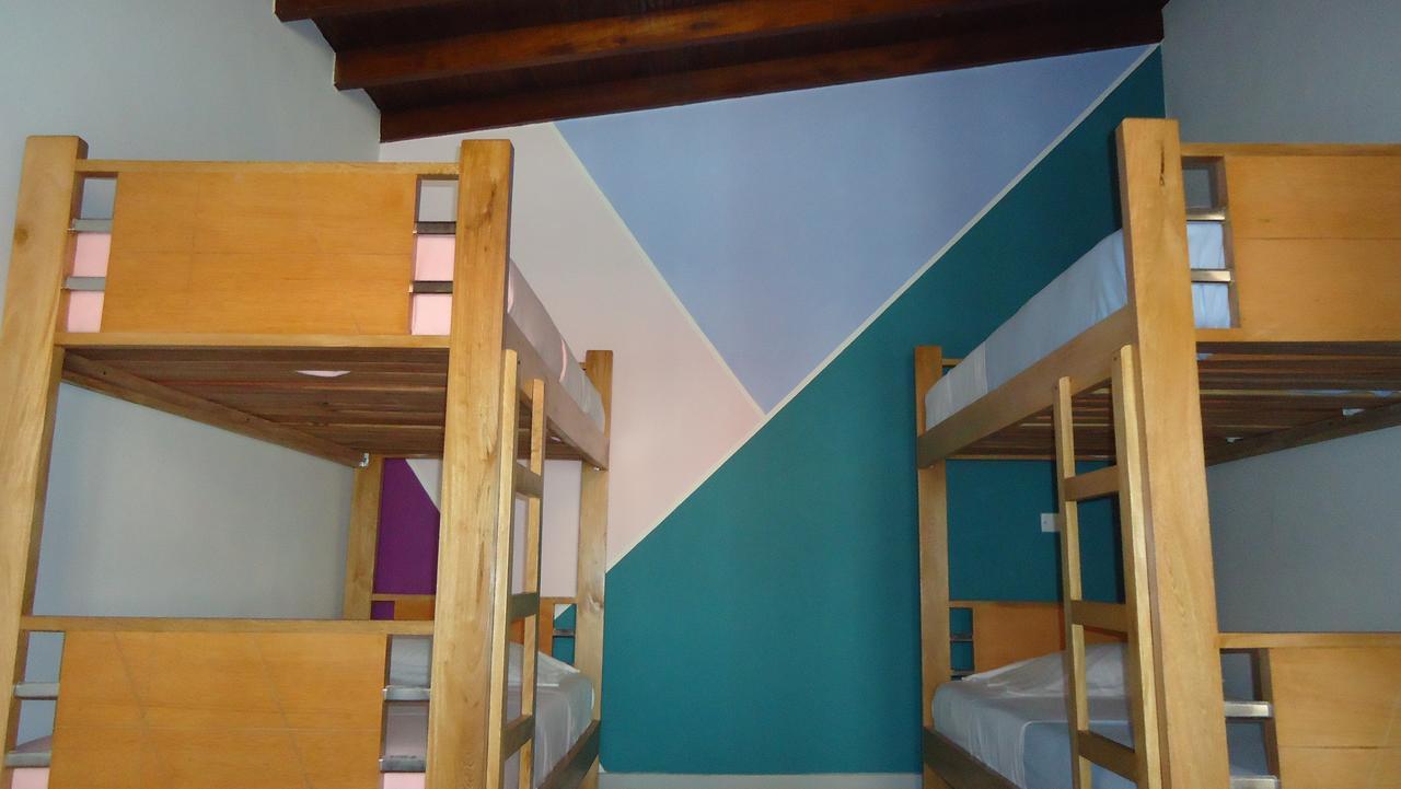 Iris Hostel Medellin Bagian luar foto