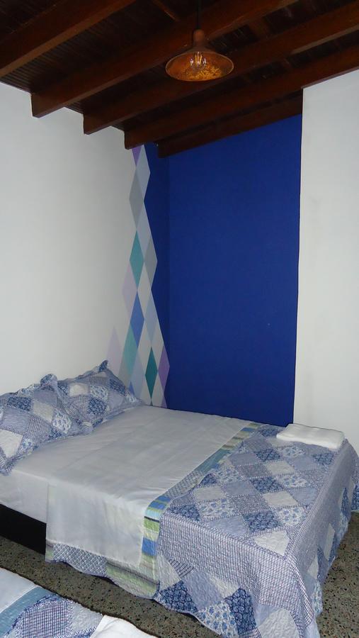 Iris Hostel Medellin Bagian luar foto
