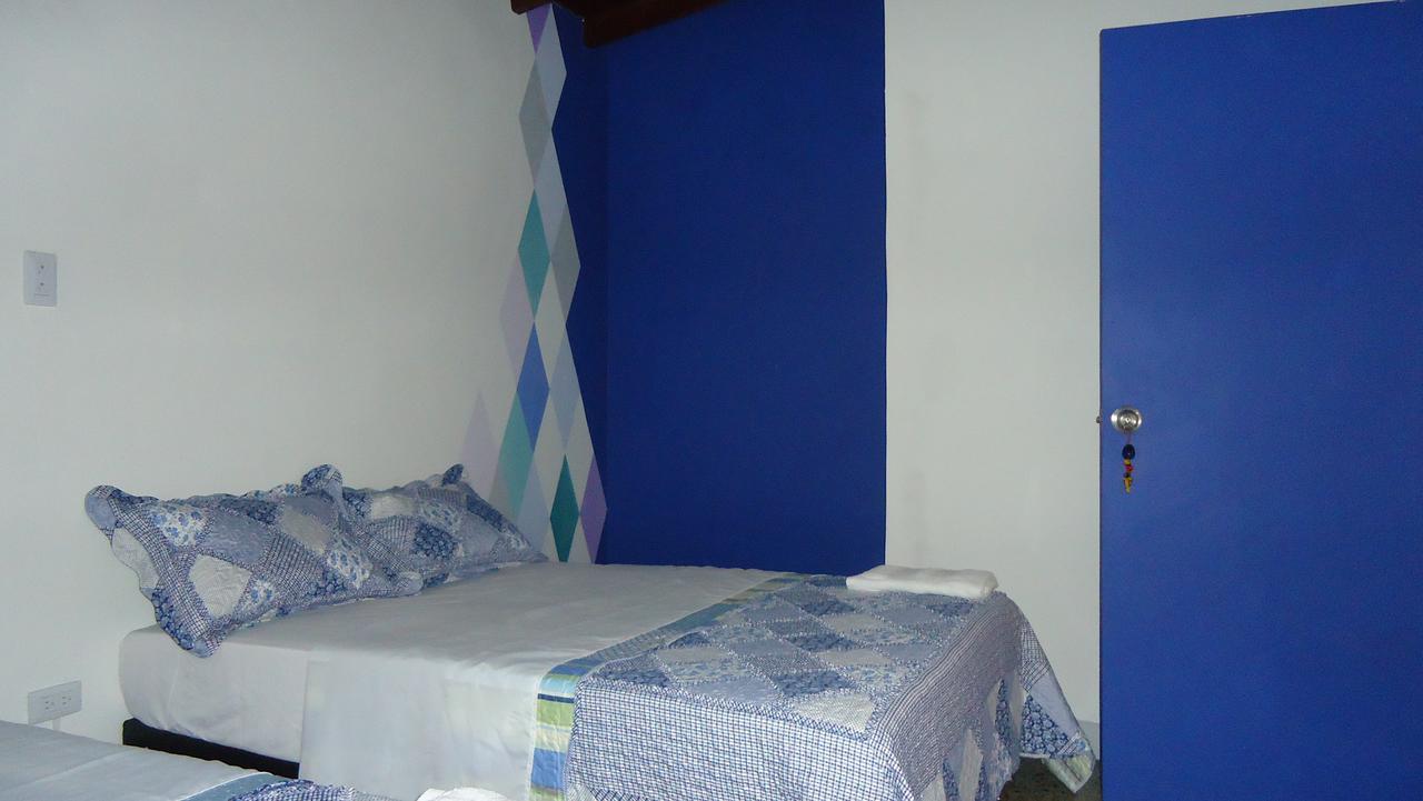 Iris Hostel Medellin Bagian luar foto