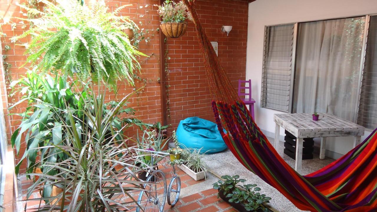 Iris Hostel Medellin Bagian luar foto